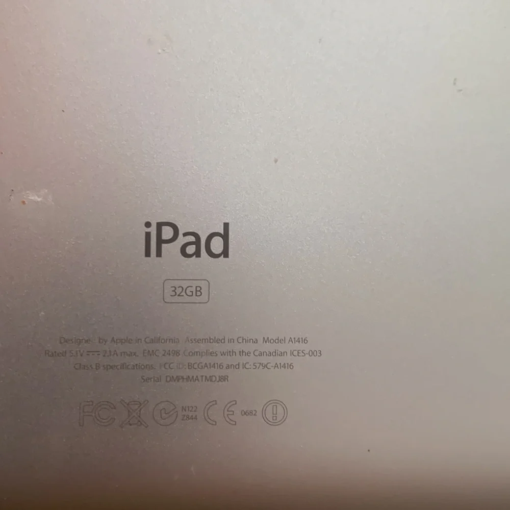 Apple iPad 3rd Generation 32GB Silver . Like new